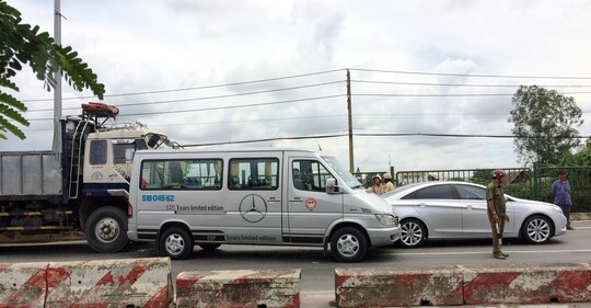 Xe tải mất lái gây tai nạn liên hoàn trên QL 22