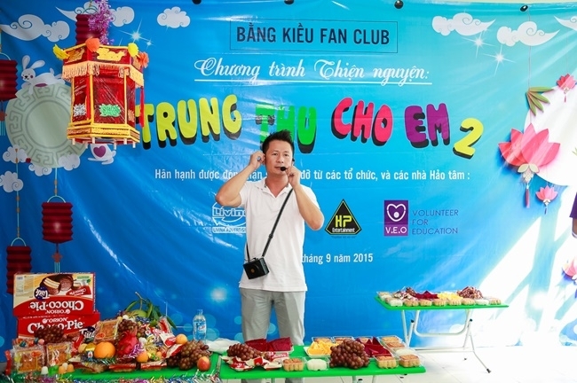 Bằng Kiều hát