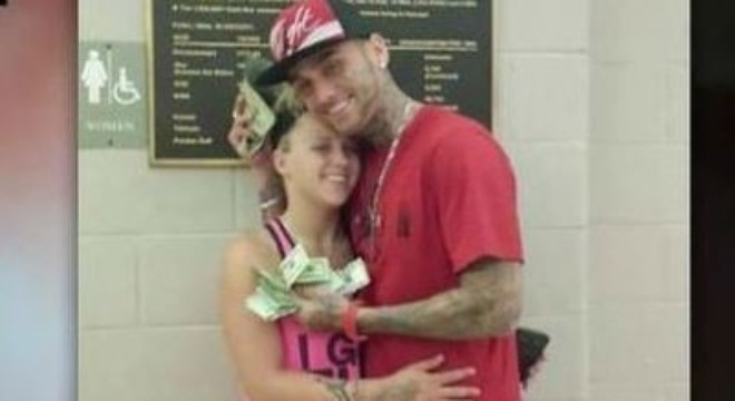 Bị tóm gọn vì đã ăn cắp còn chụp ảnh tự sướng đăng Facebook