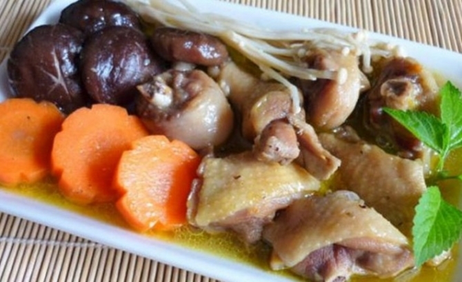 Gà hầm nấm đông cô thơm ngon cho bữa cơm ngày se lạnh