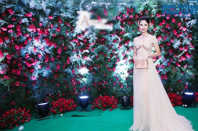 Hoa hậu Trần Thị Quỳnh dịu ngọt hóa nữ thần nông nghiệp