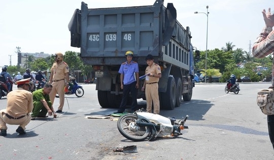 Cụ ông 73 tuổi tử vong do va chạm với xe ben