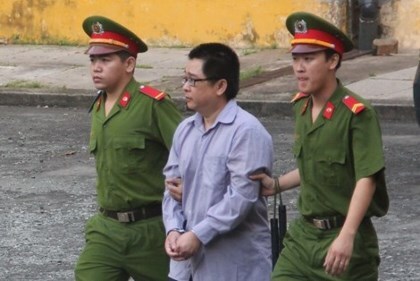 Thư ký tòa lãnh bảy năm tù vì 