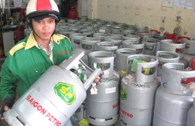 Từ mai, giá gas tăng 10.000 đồng/bình 12 kg