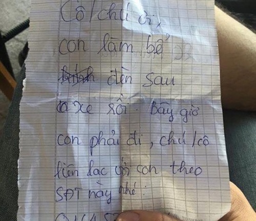 Bất ngờ với dòng chữ của em bé làm vỡ đèn xe gửi lại chủ nhân