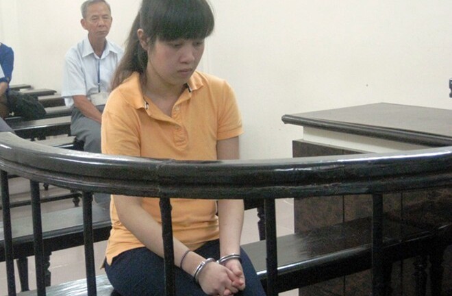 Thiếu phụ tủi phận giữa chốn công đường