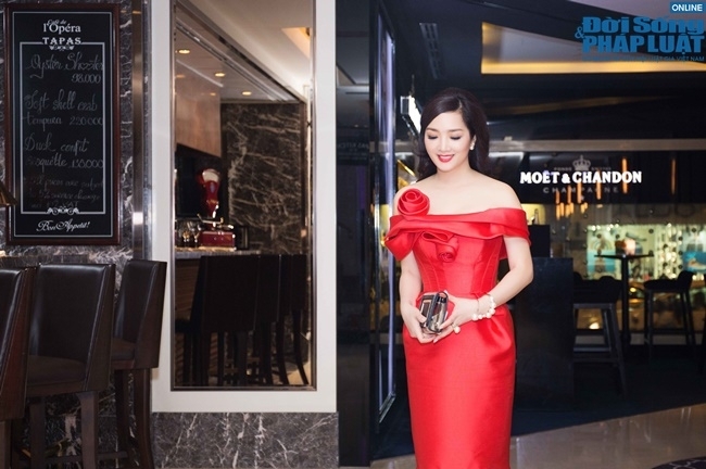 Hoa hậu Giáng My kiêu kỳ sang trọng đi dự tiệc