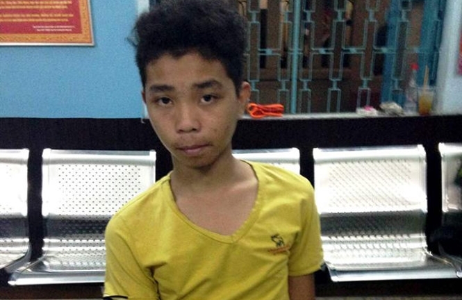 Cảnh sát chữa cháy tay không bắt cướp trong đêm