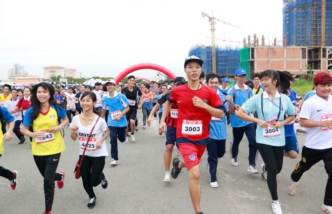 Hơn 8000 sinh viên Sài Gòn “đốt cháy” đường chạy Kết nối