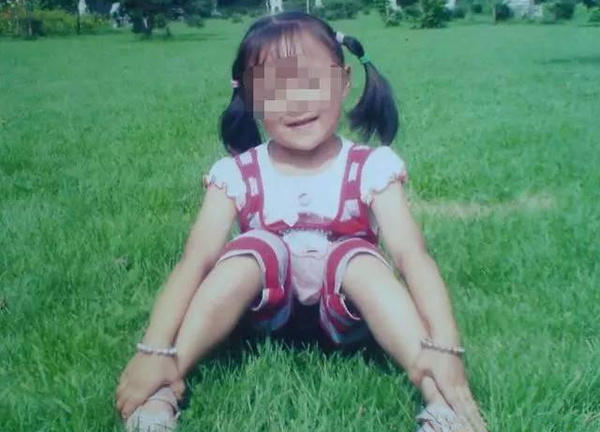 Bé trai hai tháng tuổi chết thảm chỉ vì một câu nói đùa