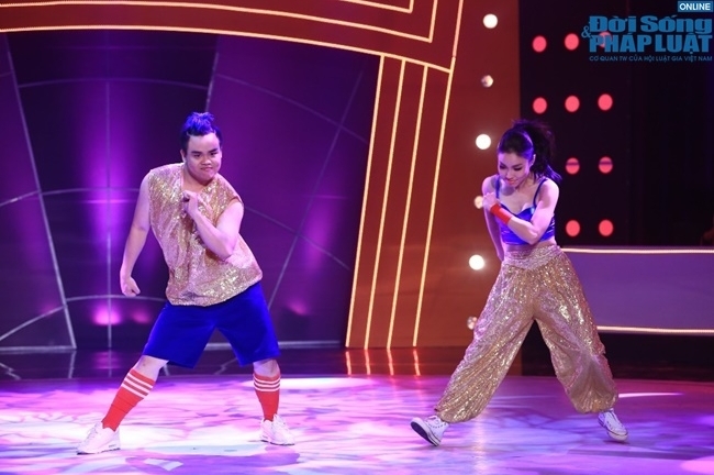 Bước nhảy ngàn cân tập 1: Điệu nhảy khiến Hoài Linh 