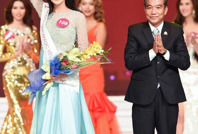 Thí sinh Hoa hậu hoàn vũ quăng giày, khóc như mưa khi bị loại