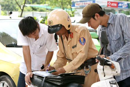 Tăng mức xử phạt giao thông có làm tăng hối lộ?