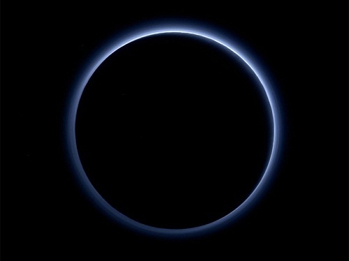 NASA tuyên bố có mây mù và nước đóng băng trên Sao Diêm Vương
