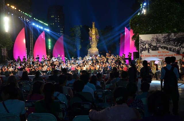 Hà Nội rực rỡ đèn đêm đón ngày Giải phóng Thủ đô