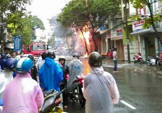 Nhà 3 tầng cháy dữ dội tại Đà Nẵng