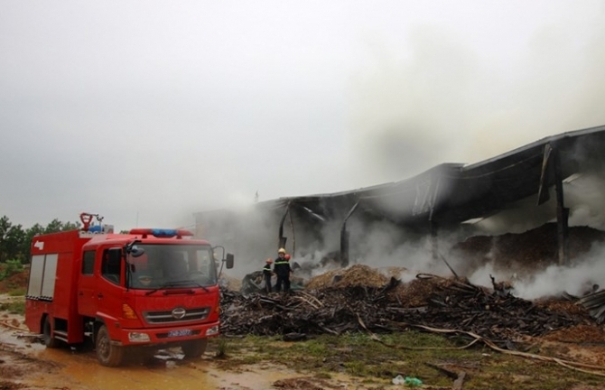 Cháy kho chứa dăm gỗ thiệt hại hàng tỷ đồng tại Quảng Trị