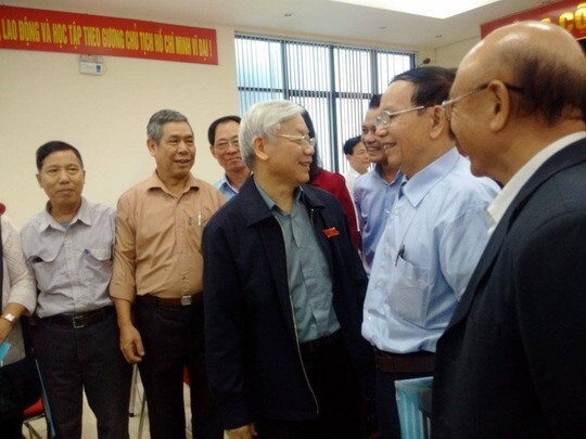 Tổng Bí thư tiếp xúc, cử tri nêu 2 tòa nhà 