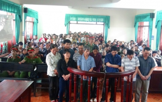 Cản trở con em đến trường, đối tượng truy nã lĩnh án tù