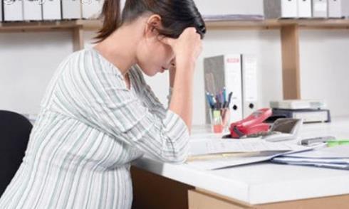 Có được chấm dứt hợp đồng lao động với phụ nữ đang hưởng chế độ thai sản