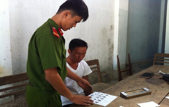 Hãm hiếp bé gái cùng thôn khi xin đi nhờ xe