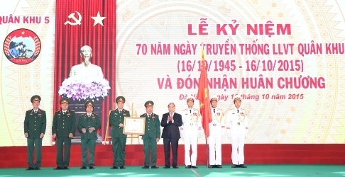 Quân khu 5 đón nhận phần thưởng cao quý