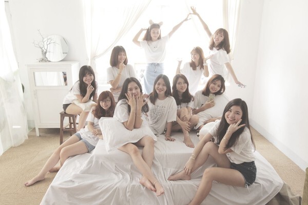 Dàn nhân viên nữ xinh như SNSD của một tiệm trang sức ở Sài Gòn gây sốt