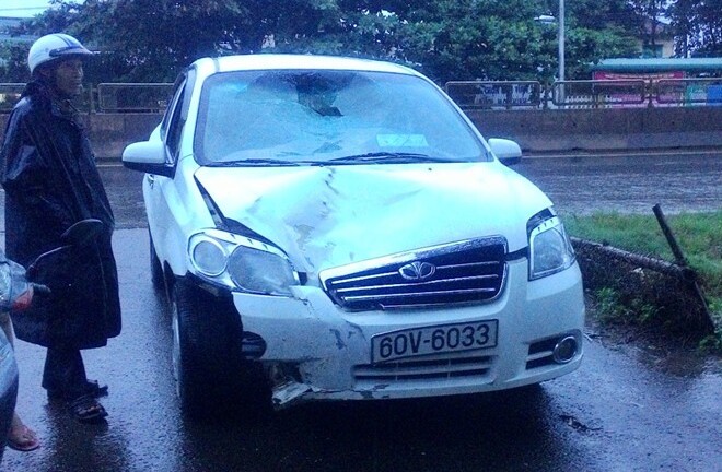 Hất văng người đàn ông, tài xế ô tô nhấn ga lái xe bỏ chạy