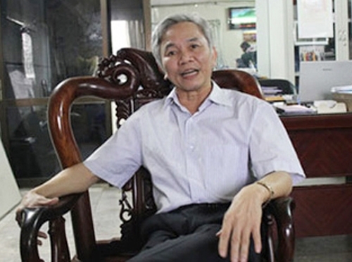 Nguyên nhân khiến nước sông Hồng thay đổi màu kỳ lạ
