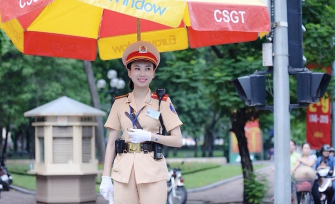 Tâm sự của nữ CSGT xinh đẹp ngày 20/10