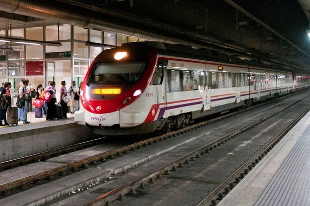 Chàng trai suýt mất mạng vì trèo lên nóc tàu để “tự sướng”