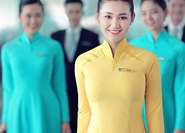 Nhan sắc xinh đẹp như hot girl của nữ tiếp viên bị đồn yêu cầu thủ Quế Ngọc Hải