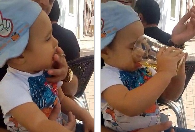 Ông bố cho con một tuổi hút thuốc, uống bia khiến dân mạng bức xúc