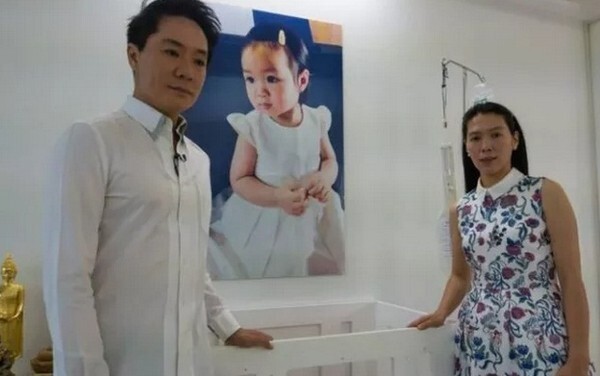 Rớt nước mắt chuyện cha mẹ cho đông lạnh con gái 3 tuổi chờ ngày tái sinh