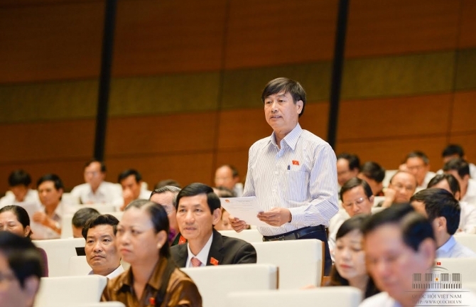 Quốc hội thảo luận các vấn đề KT-XH