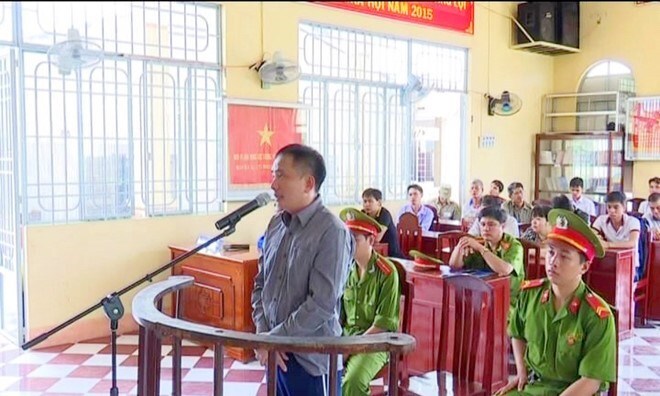 Lãnh 4 tháng tù vì... cân hàng gian lận