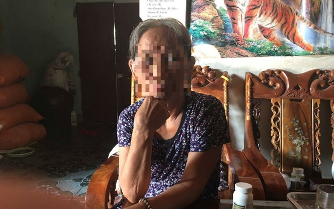 Cô bé nhiễm HIV 7 năm đến trường không có bảng điểm, học bạ