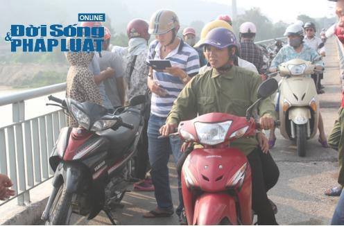 Dừng xe giữa cầu, nam thanh niên gieo mình xuống sông tự vẫn