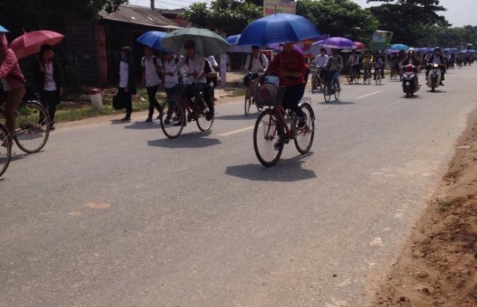 Rùng mình cảnh học sinh đùa giỡn với “tử thần” sau giờ tan trường