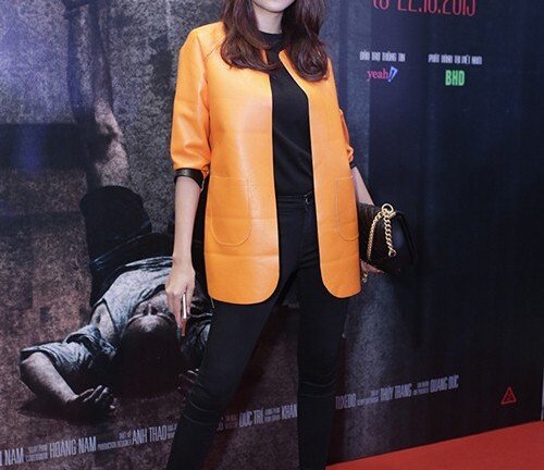 Thanh Hằng tạo dáng 