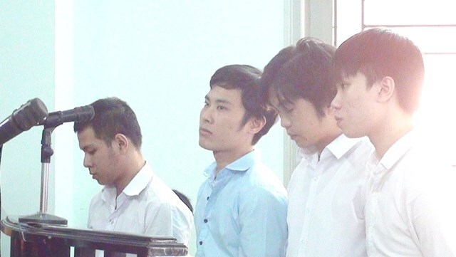 Nhập viện cấp cứu, nam thanh niên vẫn bị nhóm côn đồ truy sát