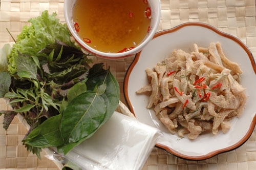 Nem tai chua trộn thính dễ làm ngon cơm cuối tuần