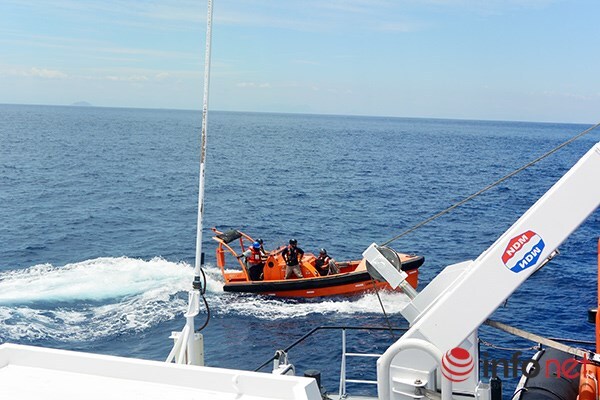 Cứu hộ thành công 7 thuyền viên gặp nạn trên biển