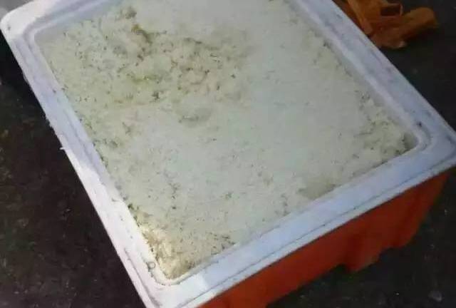 Cận cảnh bữa trưa nhìn đã thấy ghê của học sinh tiểu học Trung Quốc