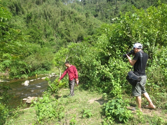 Đi săn về, một người bị súng cướp cò bắn tử vong