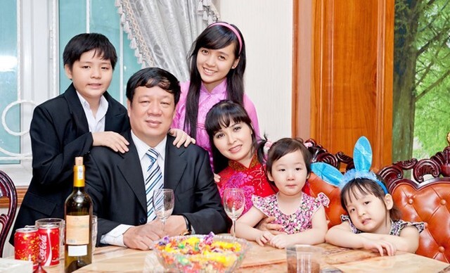 Đằng sau cuộc sống xa hoa của