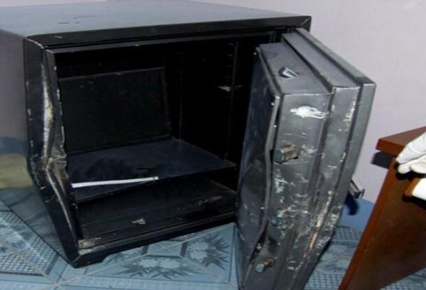 Đột nhập phá két sắt trộm 160 triệu và 4 cây vàng giữa ban ngày