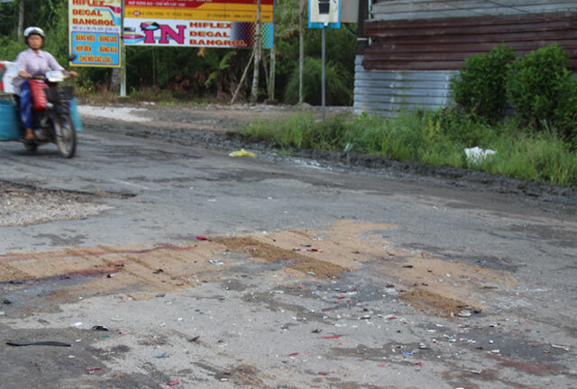 Chồng chở vợ đi mua tôm bị xe máy khác tông trực diện tử vong