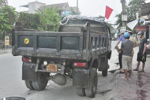 Hà Tĩnh: Đi chợ lúc rạng sáng, một phụ nữ bị xe tải cán tử vong