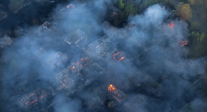 Kho đạn bắt lửa, nổ rung chuyển miền Đông Ukraine